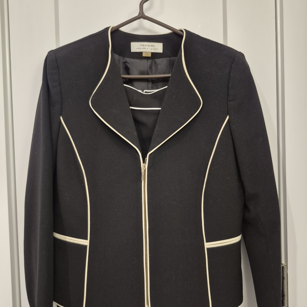 Tahari Arthur S Levine Black Blazer & Skirt with Cream Accents